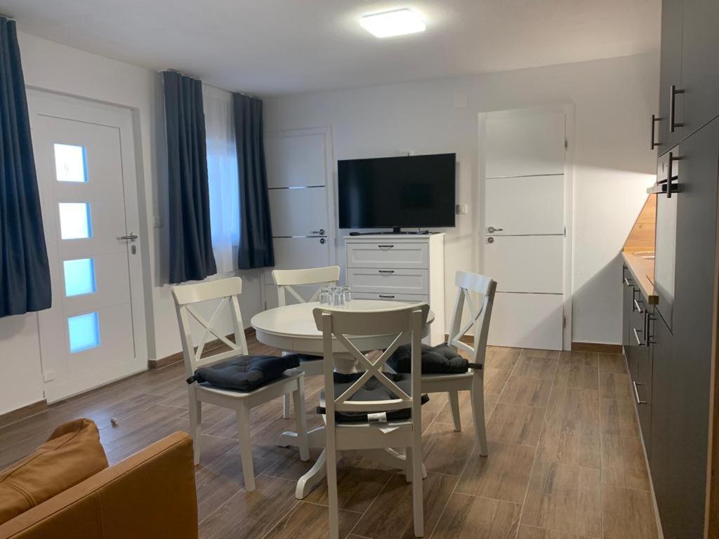 Apartmani Albatros Perusic Dış mekan fotoğraf